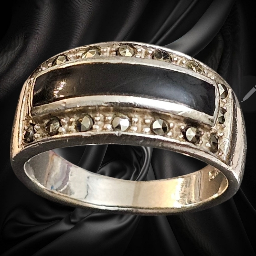 Vintage black onyx and marcasite ring set in 925 silver